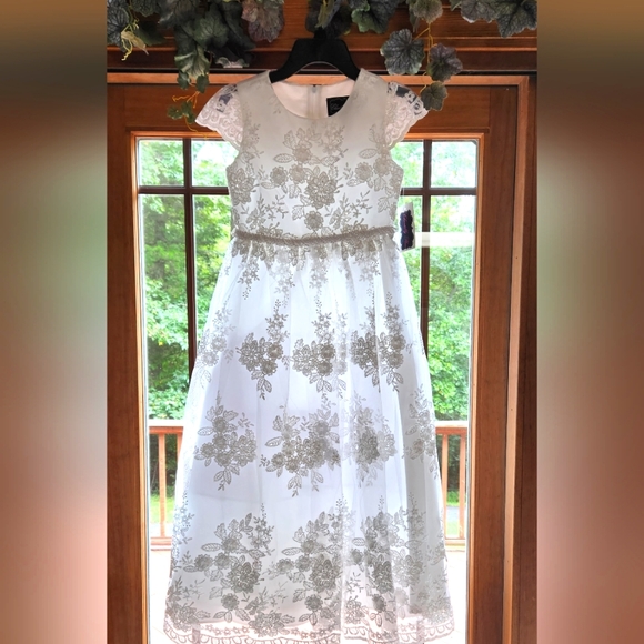 Chantilly Place Girls Formal, Jr. Bridesmaid Dresses, Size 10 White - Picture 3 of 15